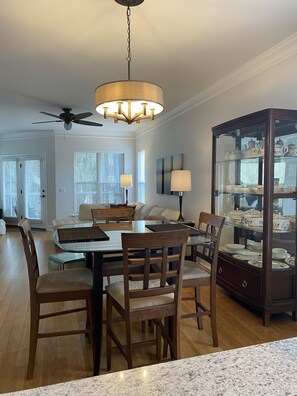 Dining - Private and quiet condo on North end of SSI. 30 day minimum. 
 (St. Simons Island)
