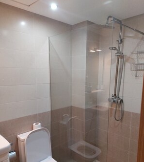 Serviettes fournies, savon