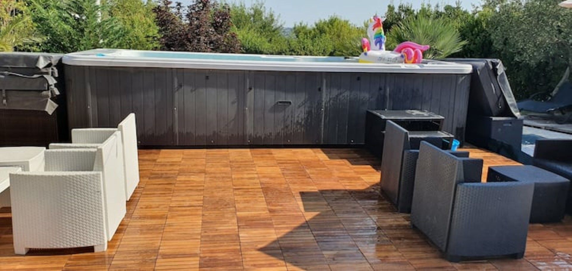 Bain à remous extérieur