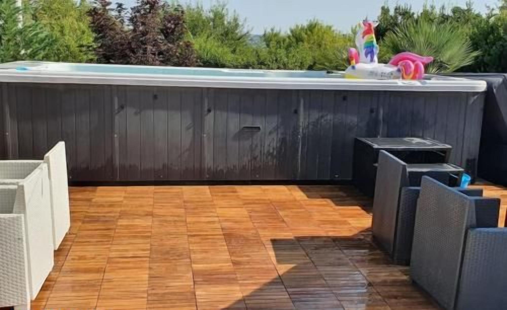 Bain à remous extérieur