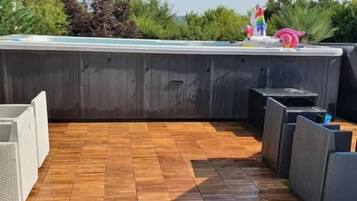 Bain à remous extérieur