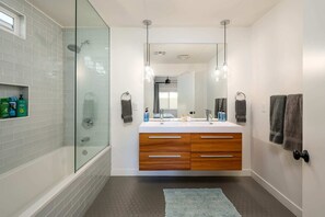 Badewanne, Haartrockner