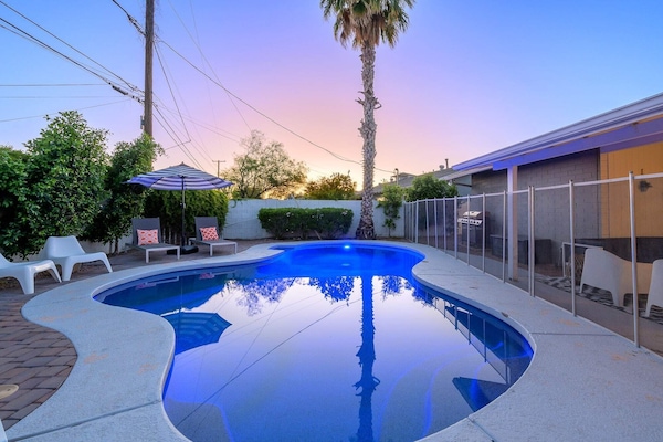 Welcome to the Wilshire House! Unwind by the pool and enjoy the gorgeous AZ sunsets.