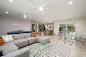 Téléviseur, bureau