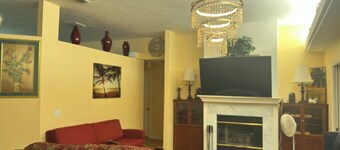 Big 4-bedroom home minutes from North Fl, Shands, Oaks Mall & Ben Hill Stadium