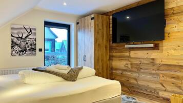 3 slaapkamers, een strijkplank/strijkijzer, wifi, beddengoed