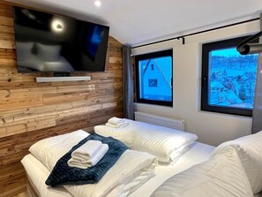 3 quartos, ferros/tábuas de passar roupa, Wi-Fi, roupa de cama