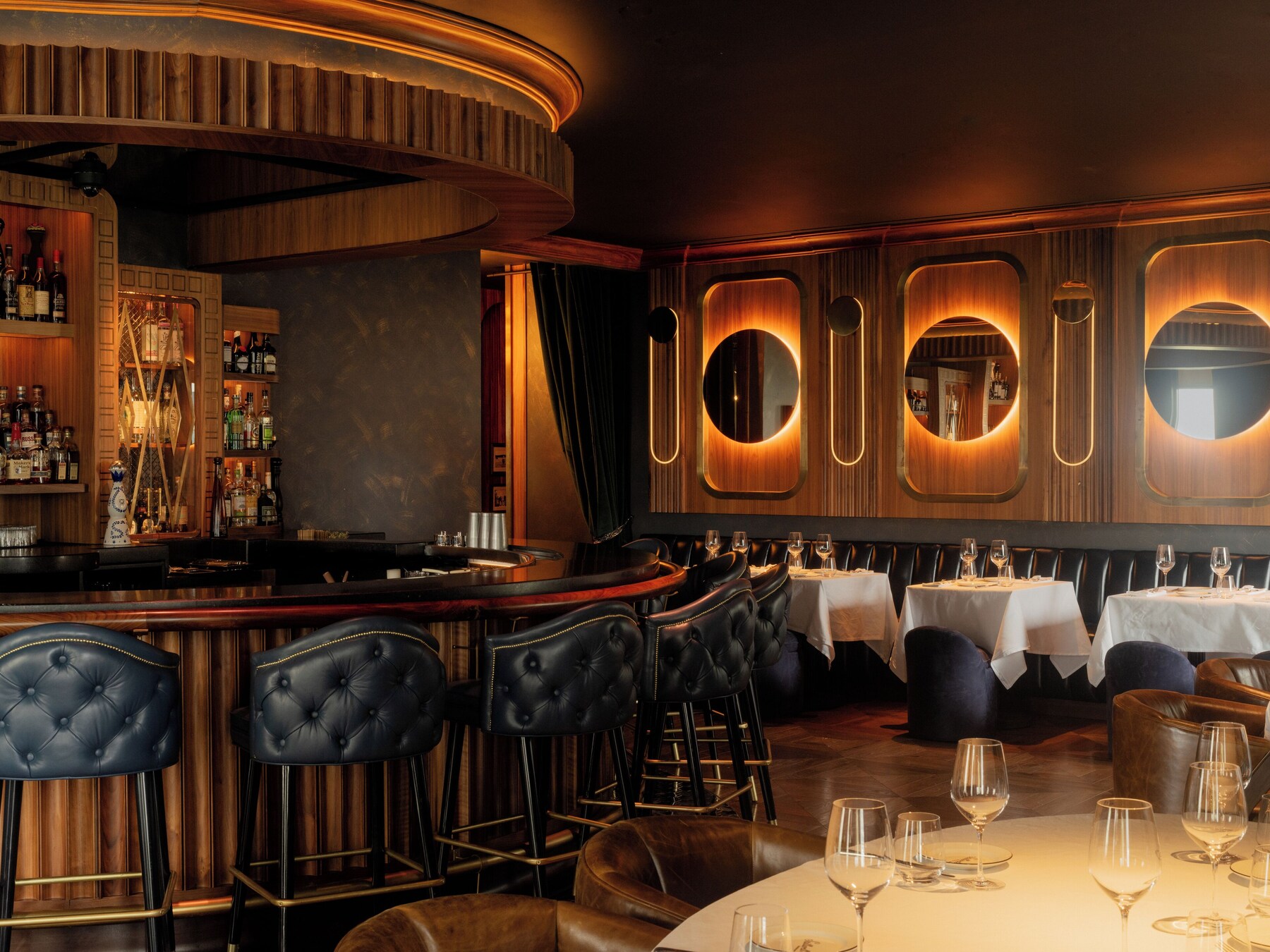 3 restaurants; breakfast, lunch, dinner, and brunch served