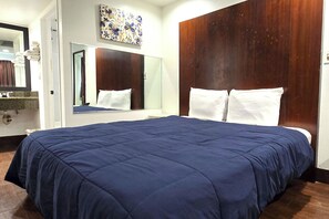 Desk, iron/ironing board, free WiFi, bed sheets - Century Motel Buena Park Anaheim I-5 (Buena Park)