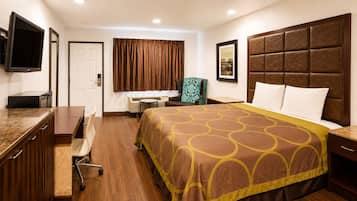 Queen Bed Accessible Non-Smoking | Desk, iron/ironing board (on request), WiFi (free), bed sheets