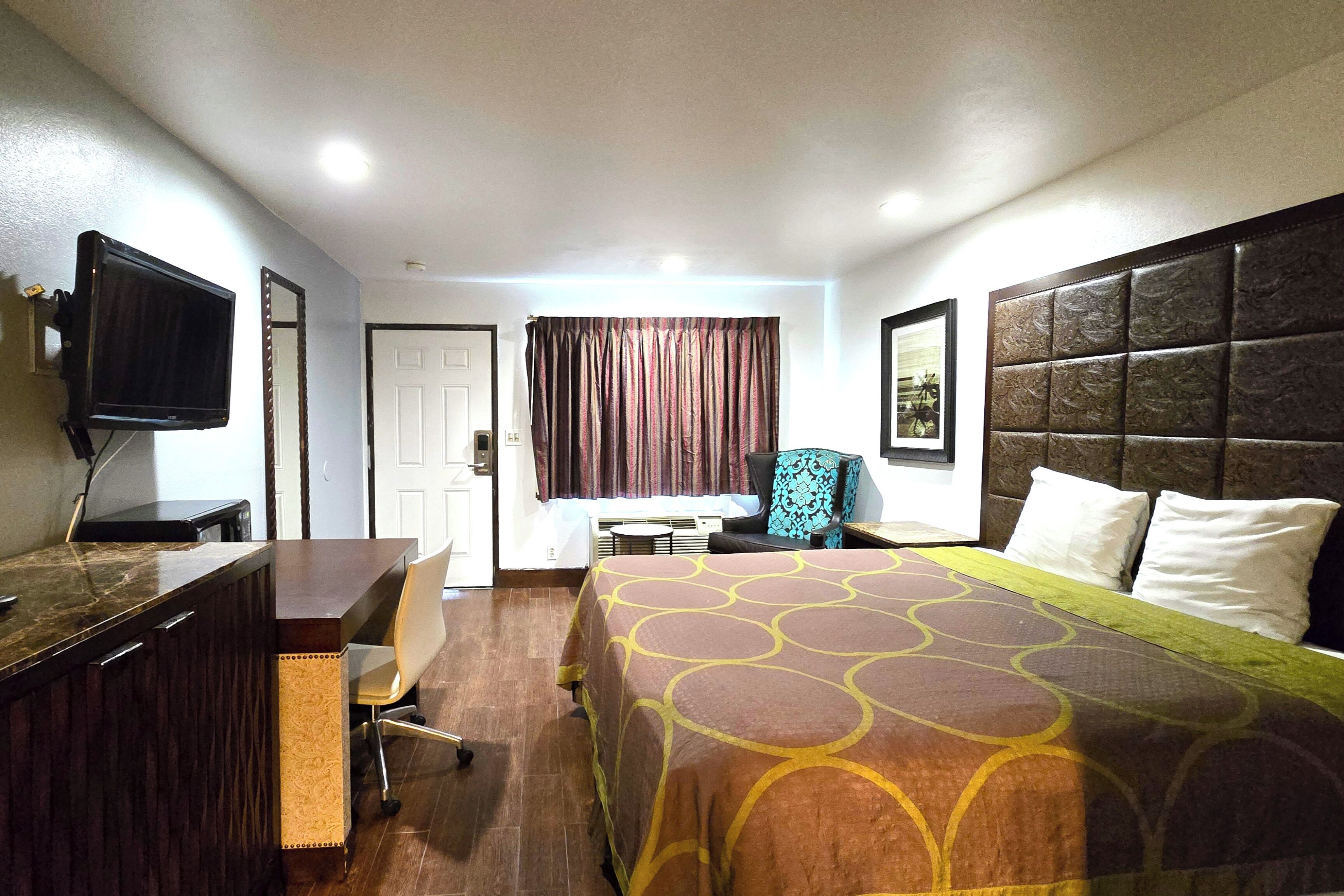 Room, 1 King Bed, Smoking | Desk, iron/ironing board, free WiFi, bed sheets