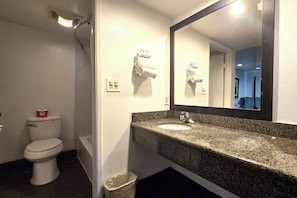 Habitación, 1 cama King size, para fumadores | Baño | Amenidades de baño gratuitas, secadora de cabello, toallas 