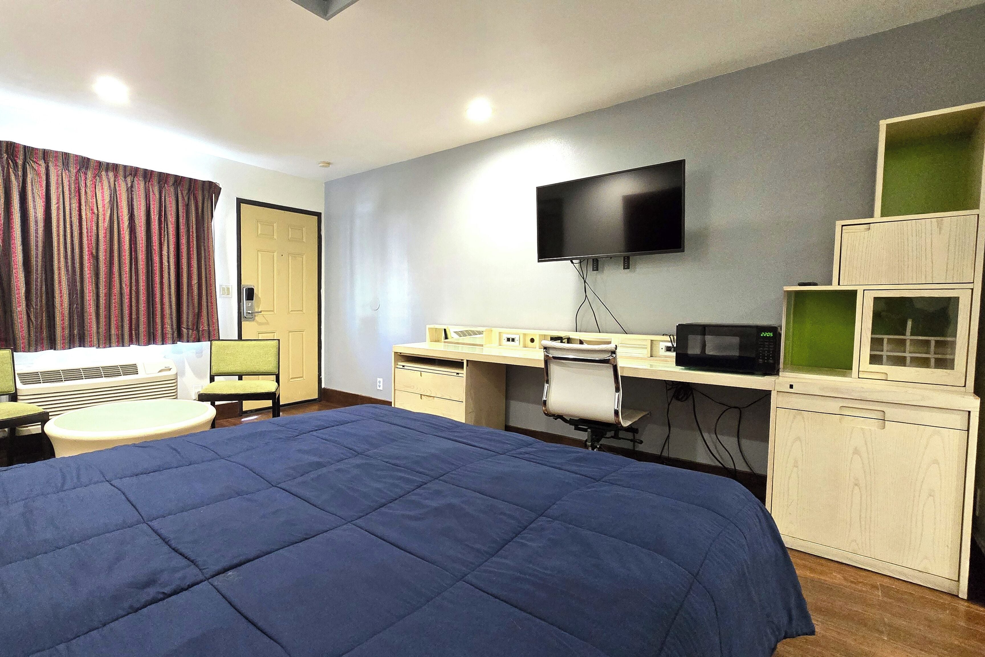 Desk, iron/ironing board, free WiFi, bed sheets