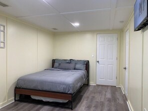 2 dormitorios, escritorio, tabla de planchar con plancha y wifi