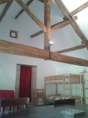 2 chambres, coffres-forts dans les chambres, fer et planche Ă repasser