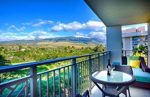Outdoor dining - Hyatt Ka'anapali Beach Club, Full Kitchen, Access to Resort Amenities (Lahaina)
