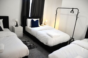 3 bedrooms, WiFi, bed sheets - Lovely 3 Bedroom House 10min walk to the shopping centre (Doncaster)