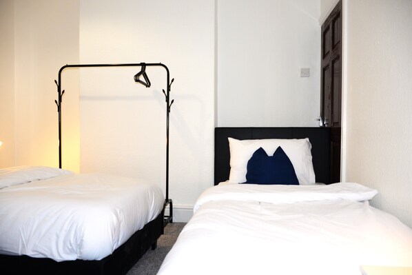 3 bedrooms, WiFi, bed sheets - Lovely 3 Bedroom House 10min walk to the shopping centre (Doncaster)