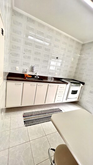 Micro-ondas, fogão, cooktop, torradeira