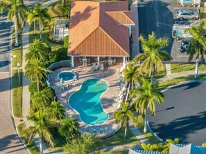 Een verwarmd zwembad