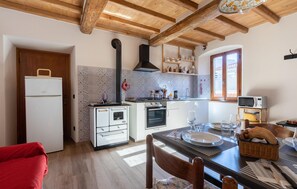 Kühlschrank, Herdplatte, Geschirrspüler