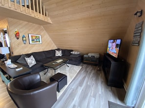 Smart-TV, Kamin, Bücher