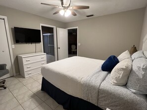 1 habitación, escritorio, tabla de planchar con plancha y wifi gratis 