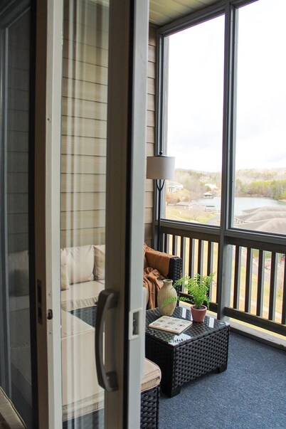 Modern Lake Front Condo | Renovated Professionally  | Amenities