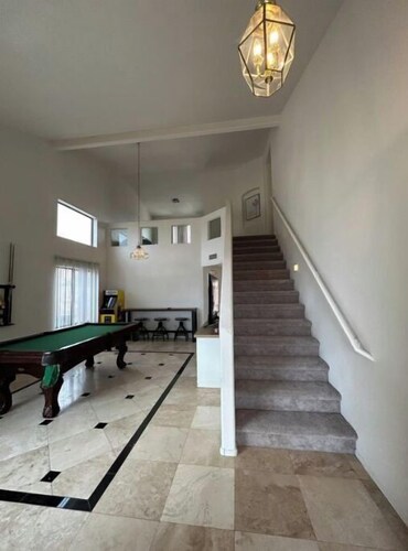 2-Story Home, 10 minutes away from Spring Training!