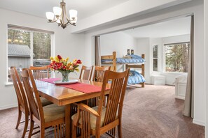 Dining - 
Spacious 7 bedroom, 4.5 bathroom, 5-7 minutes to downtown (Bend)