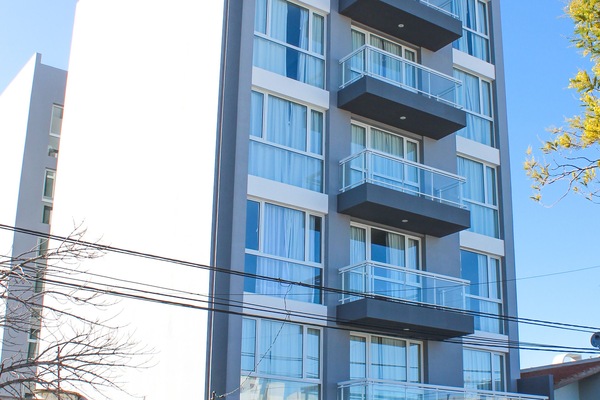 Vista frontal de la propiedad