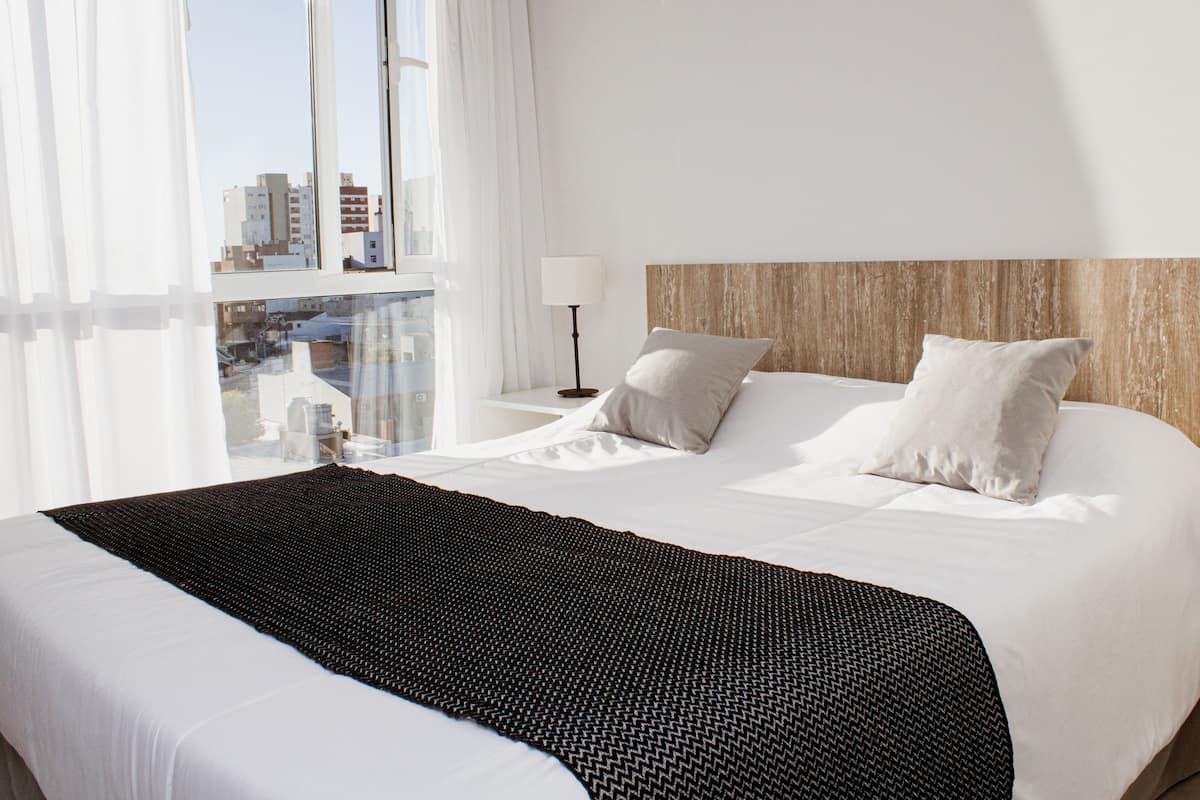 Down comforters, in-room safe, blackout drapes, soundproofing