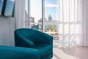 Televisión de pantalla plana, piso con calefacción