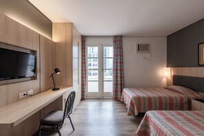Superior Room | Desk, free WiFi, bed sheets - DELPLAZA Timbiras São Paulo (São Paulo)