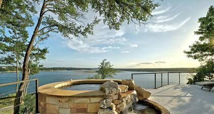 Sunset Cliff Resort on Lake Travis: WEDDING, EVENT, HEATED POOL, DOCK, & BOAT