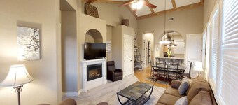 Paradise Cove Walk-in Log Cabin by Silver Dollar City & Table Rock Lake!