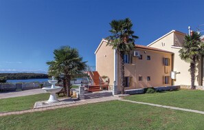 Property grounds - Stunning apartment in Vrsar with WiFi (Vrsar)