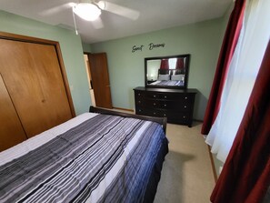 2 bedrooms, WiFi, bed sheets - Little house on the Prarie. Quite calm neighborhood. (Fremont)