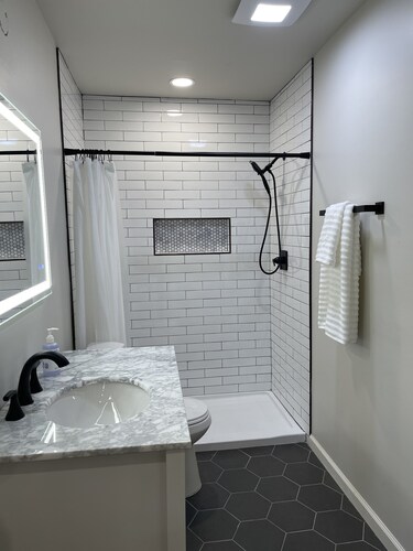 Cozy Nest in the heart of Cherry Street/Swan Lake