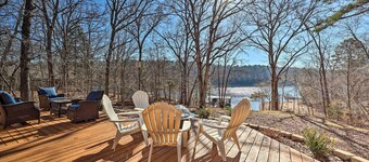 Cozy Beaver Lake Cabin w/ Waterfront View & Kayaks
