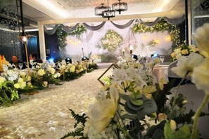 Indoor wedding - Longshui Lake Dalong Bay Hotel (Chongqing)