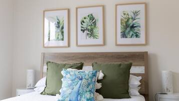 2 makuuhuonetta, työpöytä, silitysrauta/-lauta, ilmainen Wi-Fi