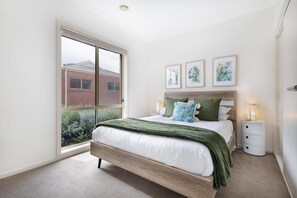 2 Schlafzimmer, Schreibtisch, Bügeleisen/Bügelbrett, kostenloses WLAN