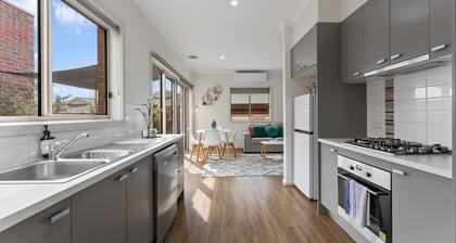 Work & Unwind in Comfort: Ballarat 2 bed Apartment