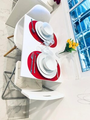 Caja de seguridad en la habitación y decoración personalizada 