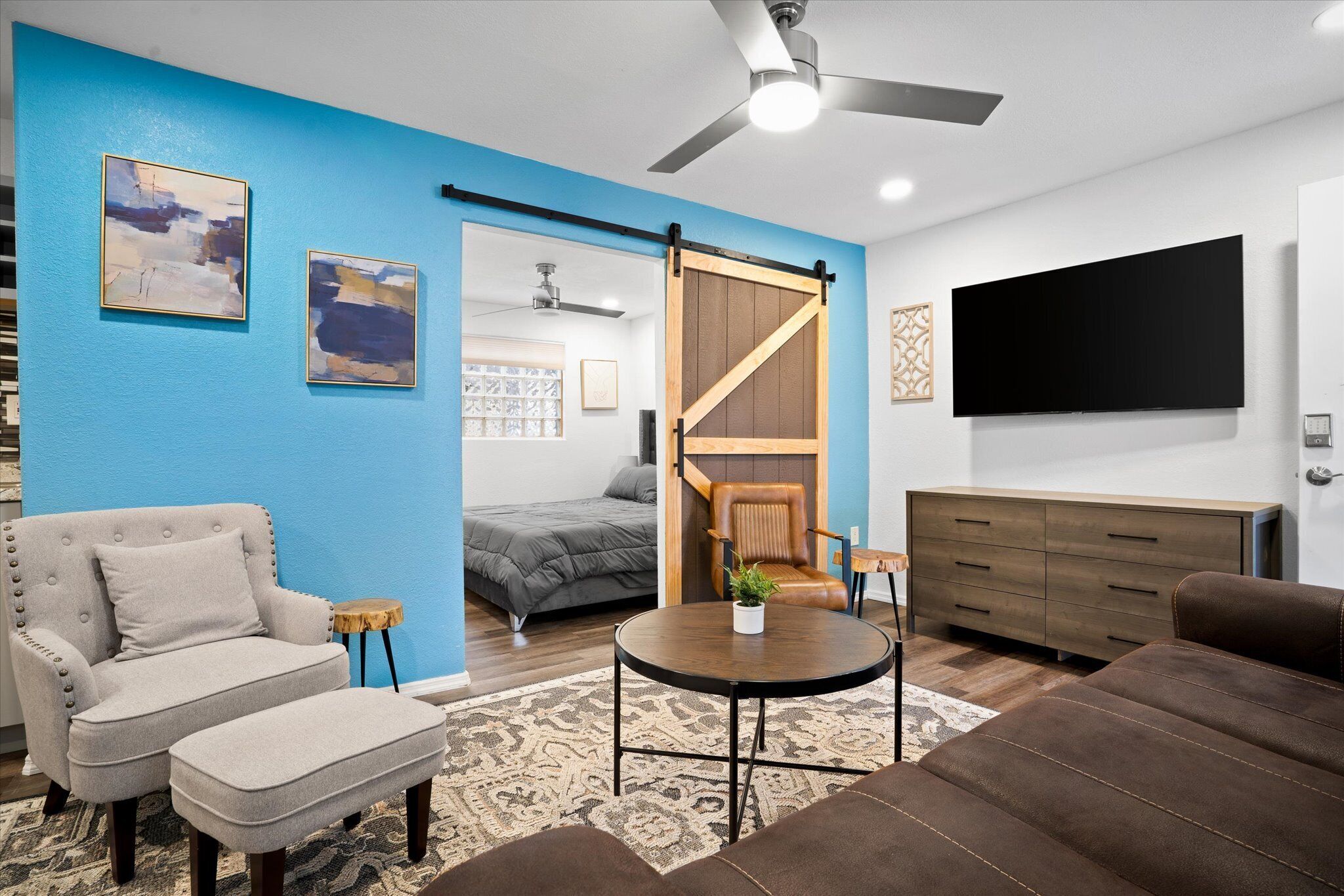 14 Chelsea Place On The Park, In Heart Of Downtown