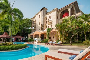 Outdoor pool - Gorgeous Balaji Palace with Private Beach (Río San Juan)