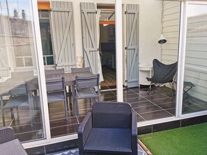 Outdoor dining - LE GALET - 4/5 pers - 500m from the train station (Les Sables-d´Olonne)