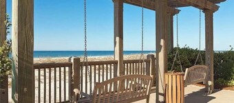 REDUCED RATES NOV-FEB! BC CATALINA - BEACHFRONT 9th floor 2 bed 2 bth sleeps 4-5