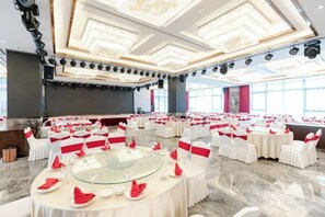 Unclassified image, 2 of 64, button - Jinyang Shangcheng Hotel (Jintang)